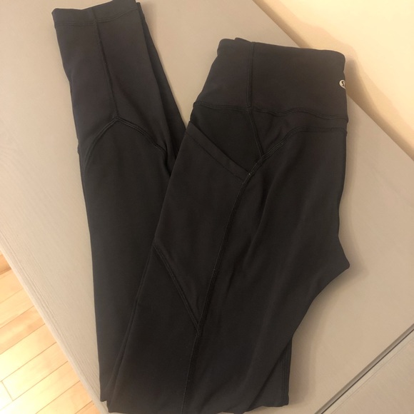 Lululemon black leggings EUC